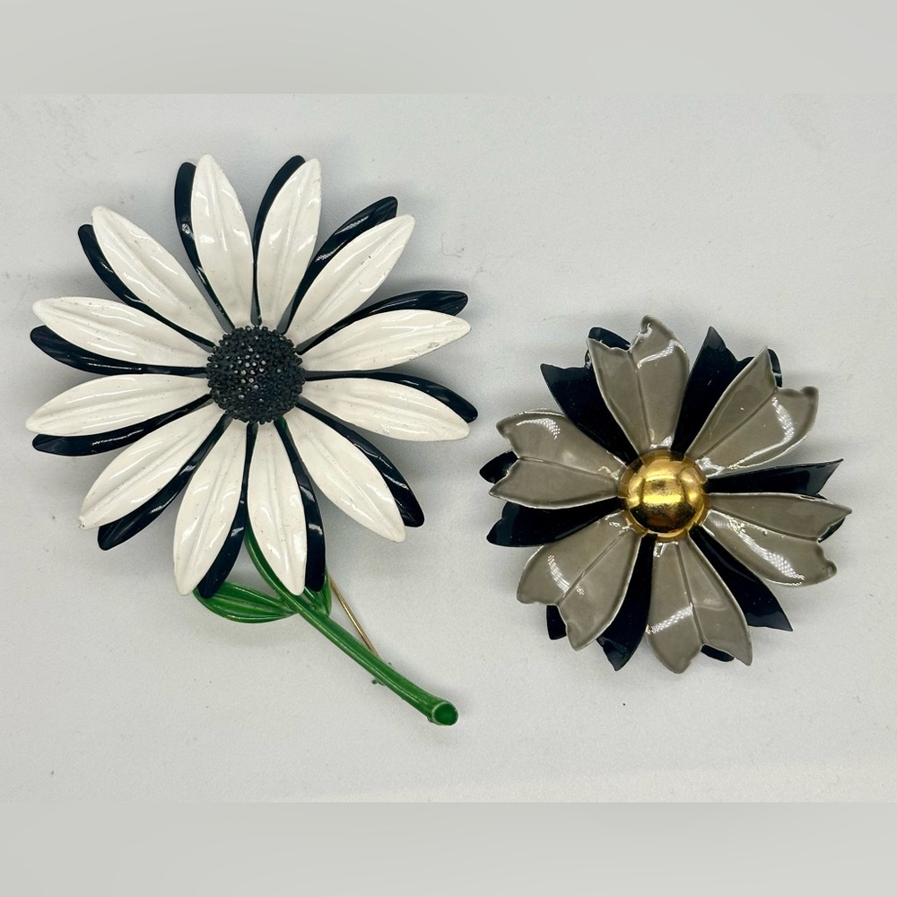 Vintage Enamel Flower Power Brooch Pin Set Black White Grey Retro Floral